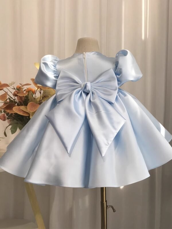 Elegante Baby Blue Vestido Niña de Raso con Flor de Perla TQL29