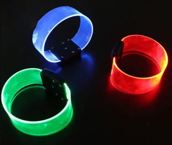 LED pulseras luminadas se encienden al ritmo de la música
